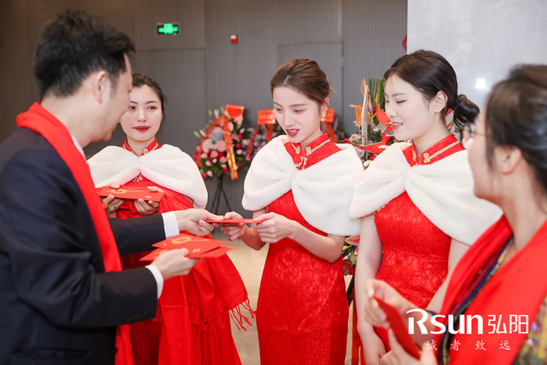 2019弘陽(yáng)集團(tuán)上?？偛繂⒂脙x式